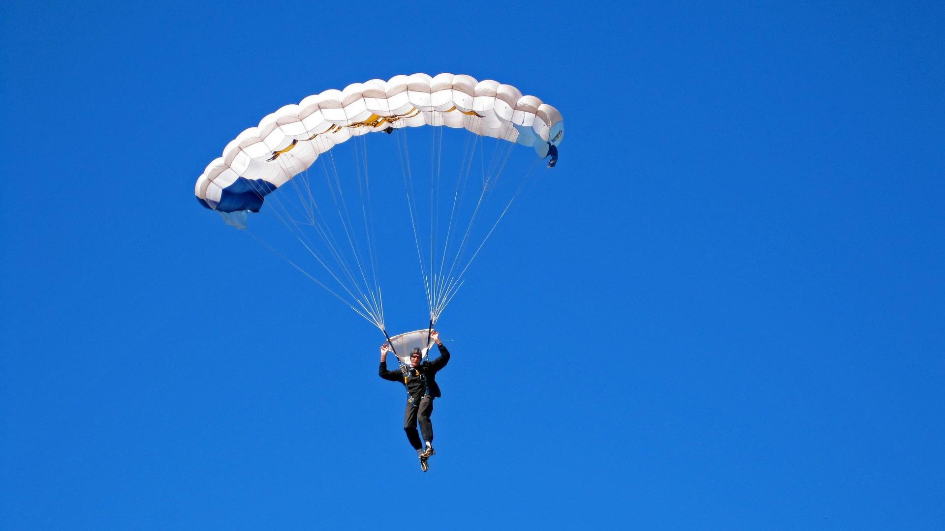 南十字星下的铁壁，戈麦斯一夫当关，新西兰力压突尼斯书写防守艺术