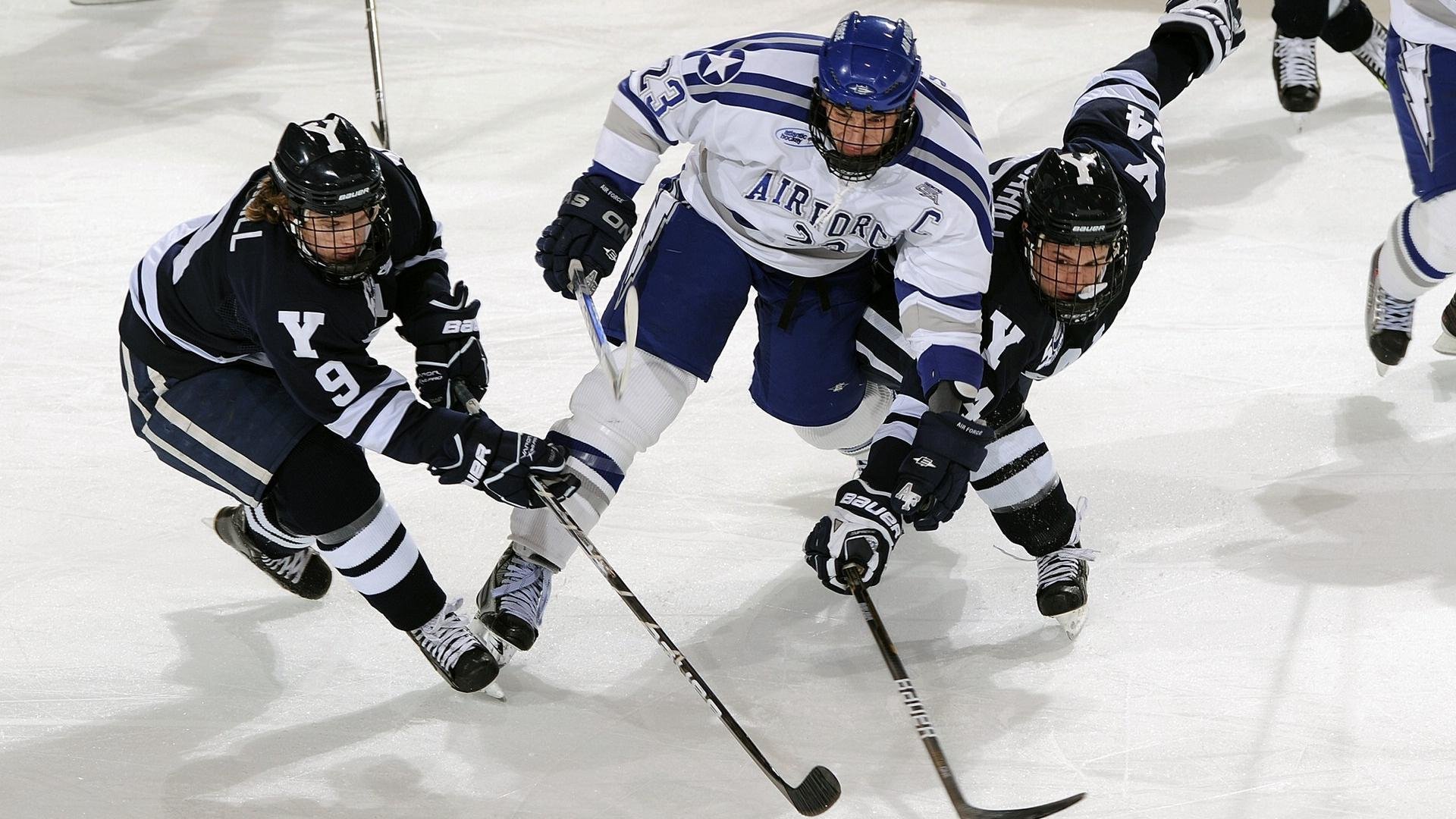 赛道上的毫厘之争，拉塞尔火热状态助迈凯伦险胜威廉姆斯
